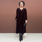 高档贵妇丝绒连衣裙时尚 领口钉珠大码 遮肚显瘦50岁气质过膝长裙子