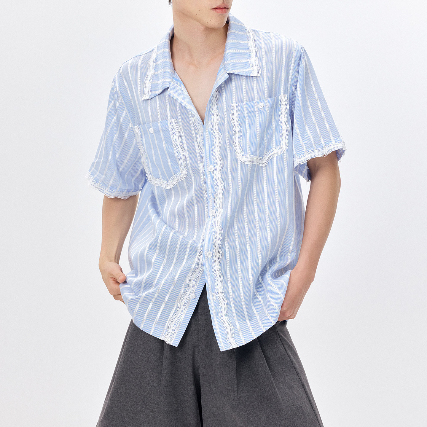 “海盐气泡”男女蕾丝边条纹衬衫图片