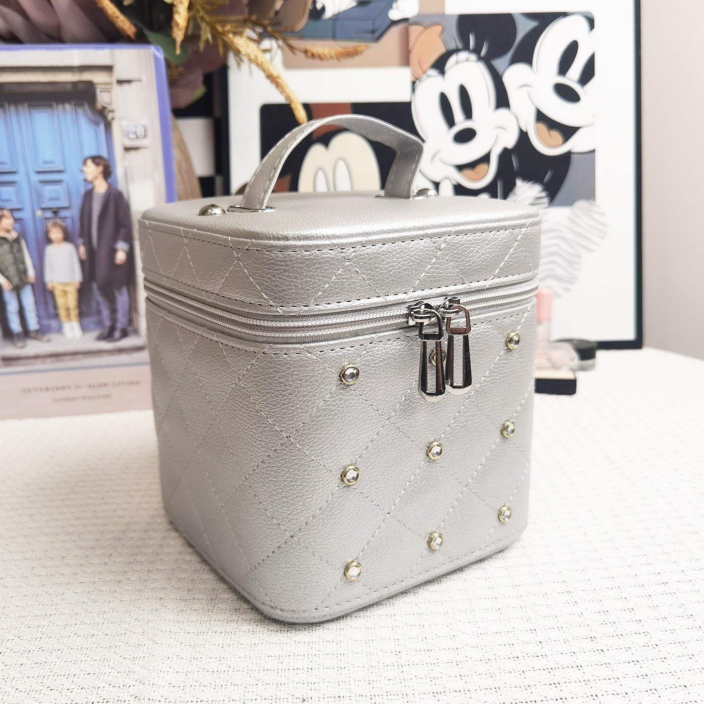 化妆包纯色便携韩国简约女性化妆品收纳包大容量PU拉链格子化妆箱