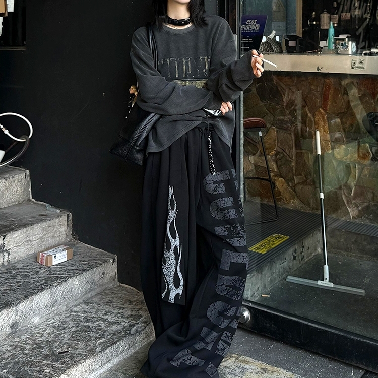 黑色字母火焰飘带弯刀卫裤男款