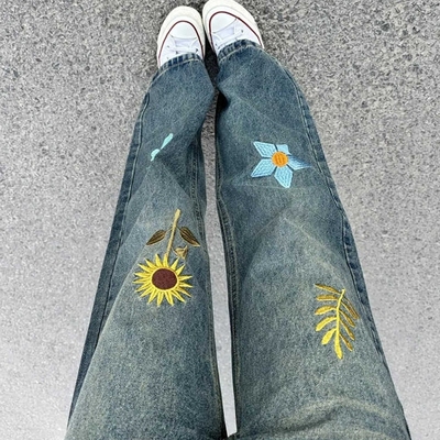 彩色刺绣小花复古牛仔裤