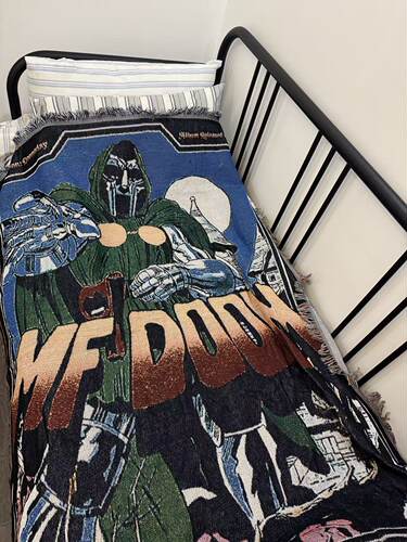 MF DOOM 英国嘻哈歌手复古铁面DOOM  盖毯挂毯 毁灭博士毯子