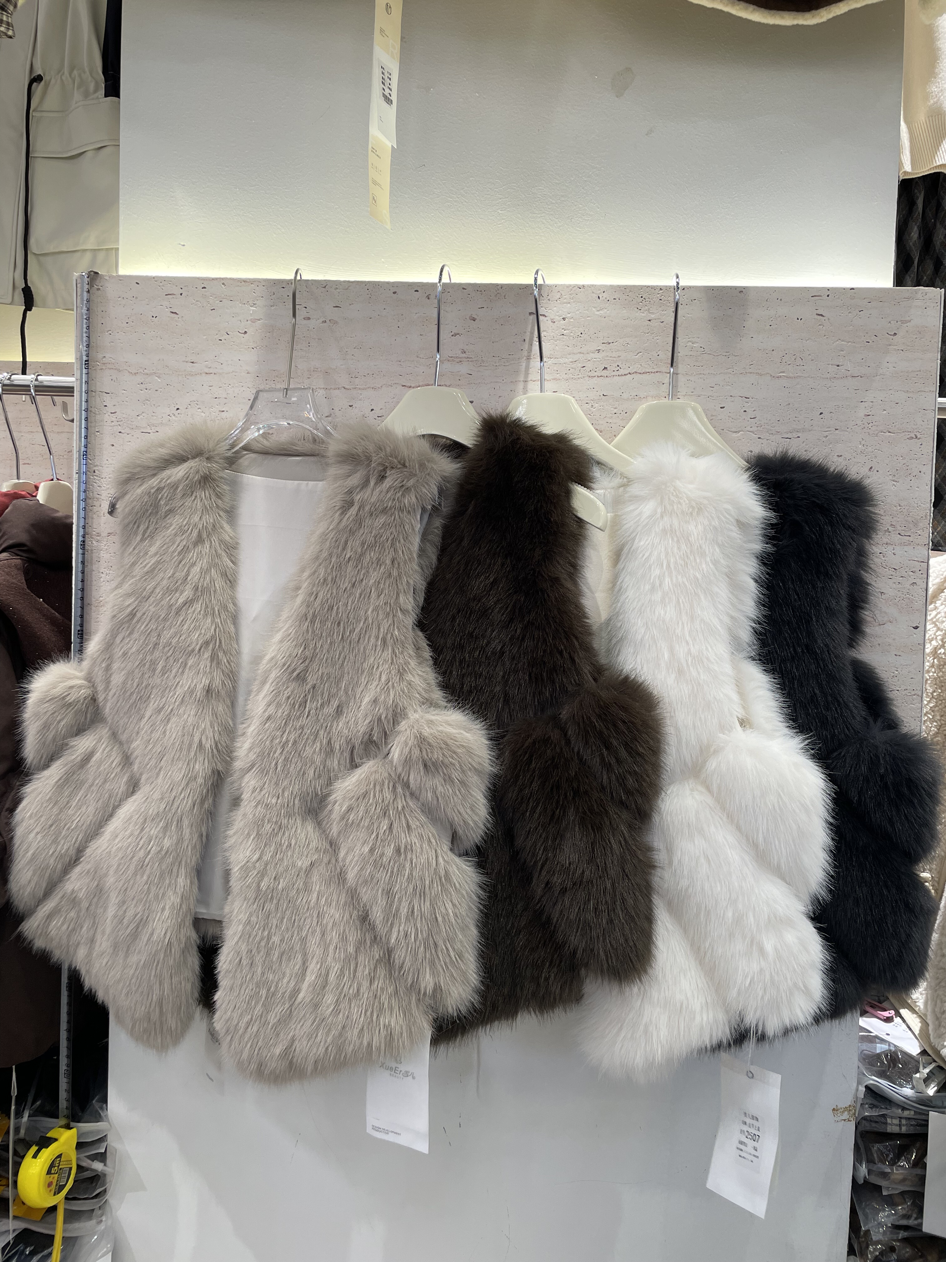 雪儿2507秋冬毛毛皮草短款年轻时尚显瘦气质名媛风洋气背心女马甲