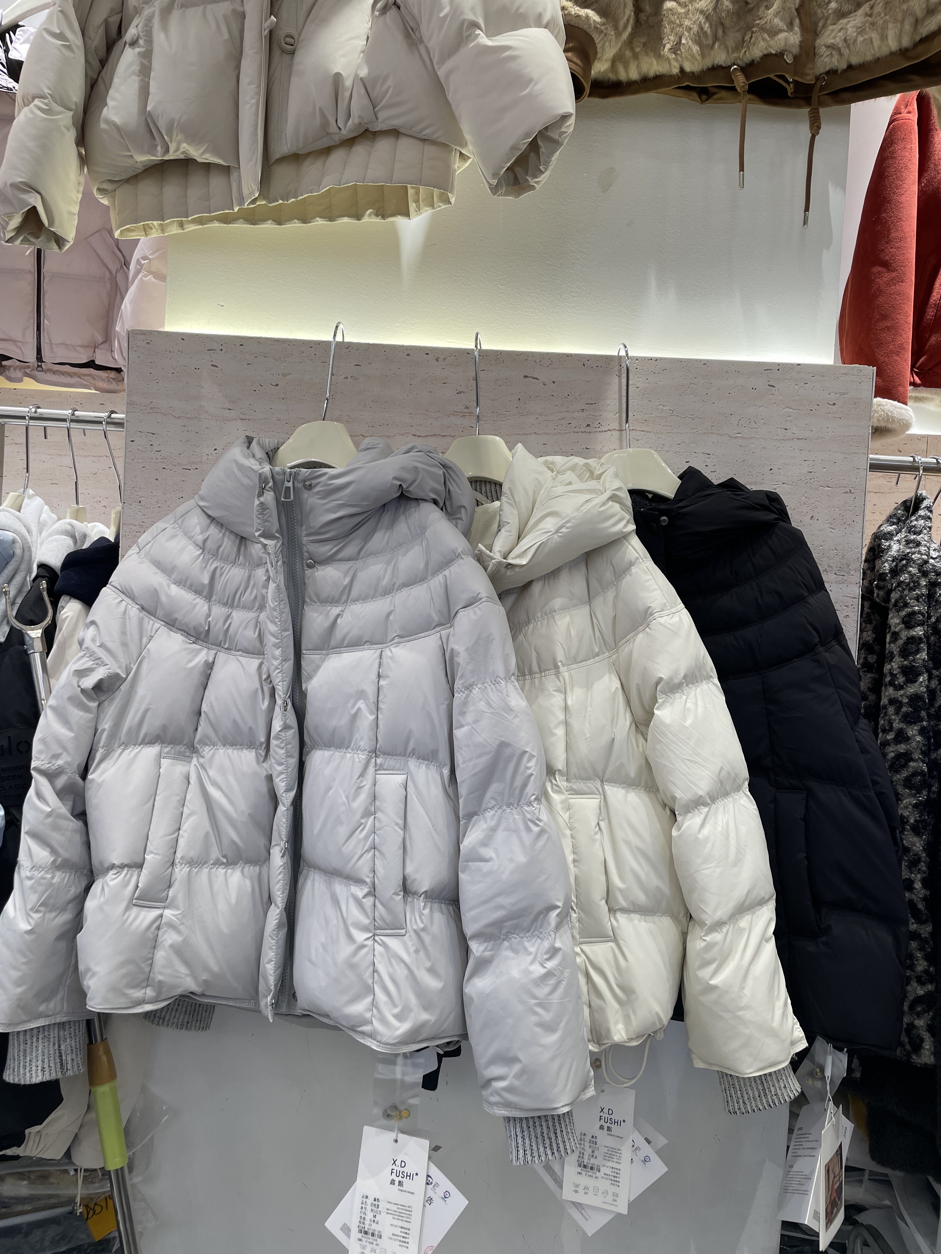 鑫點8553冬季韩版连帽宽松休闲百搭短款国标女羽绒服加厚女外套