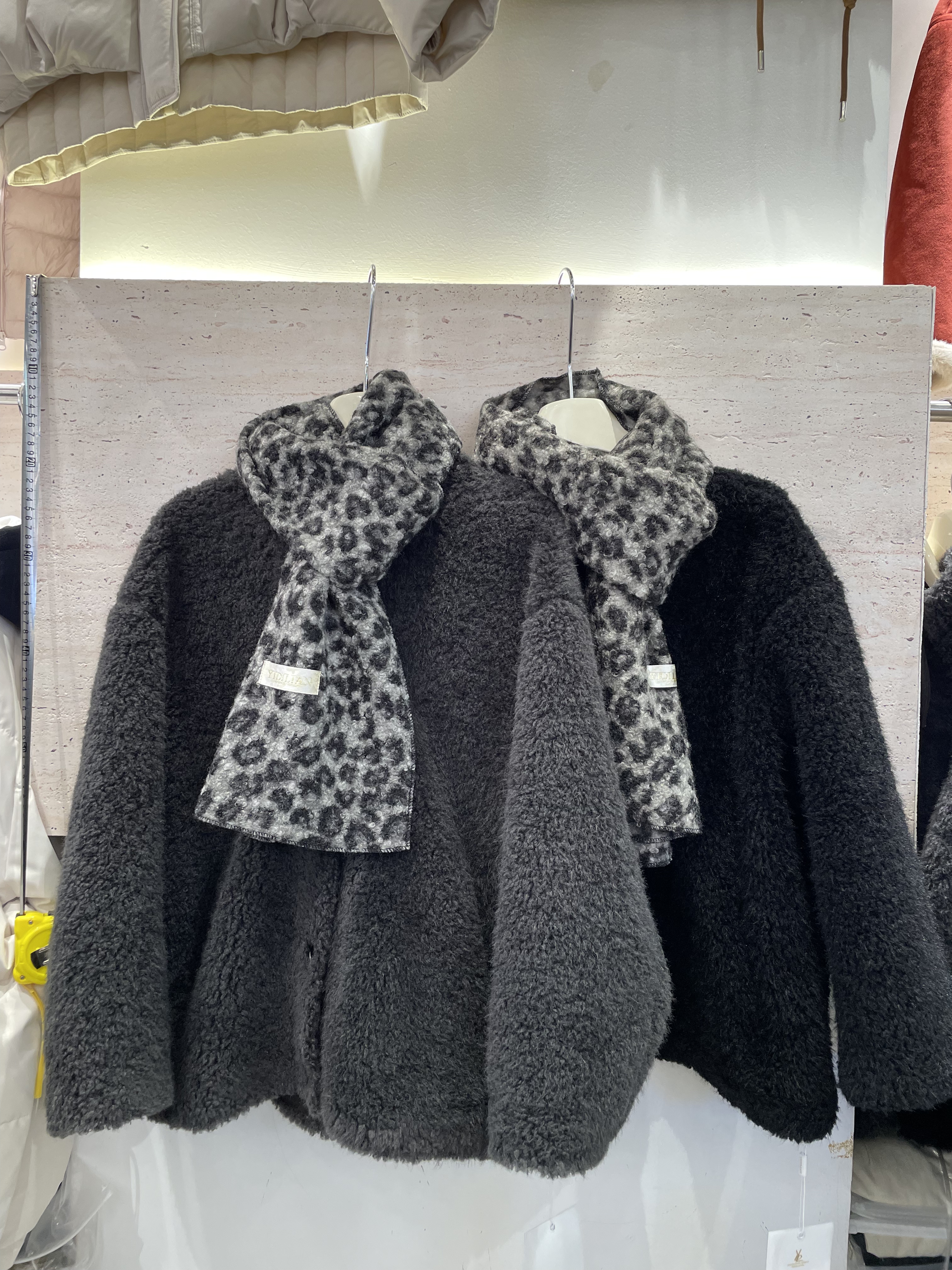 依蒂莲25B-77冬季韩版宽松休闲百搭豹纹围脖女羊羔中长毛毛女外套