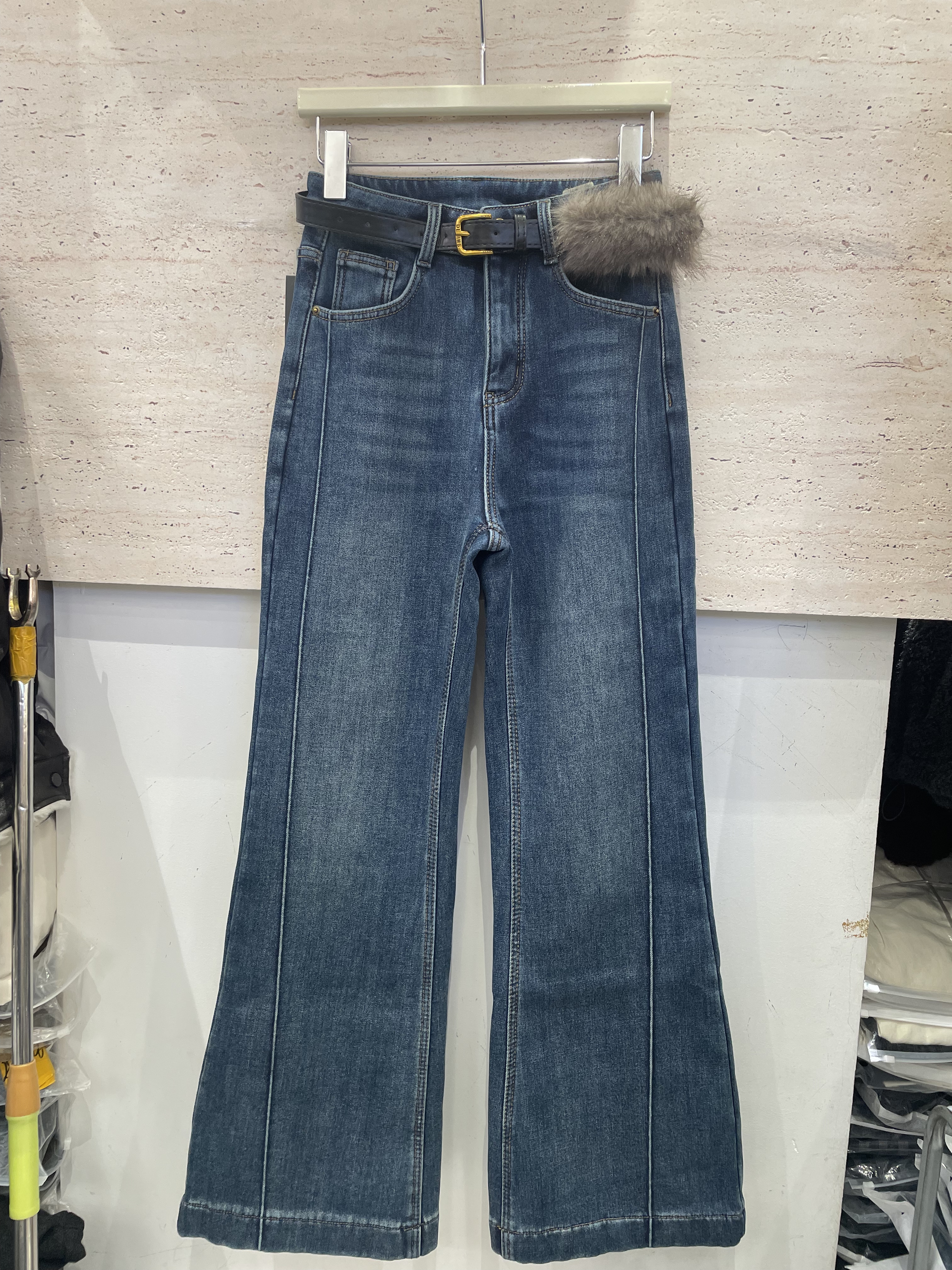 莉娜公主501冬季新款韩版高腰显瘦加绒加厚直筒微喇牛仔裤女长裤