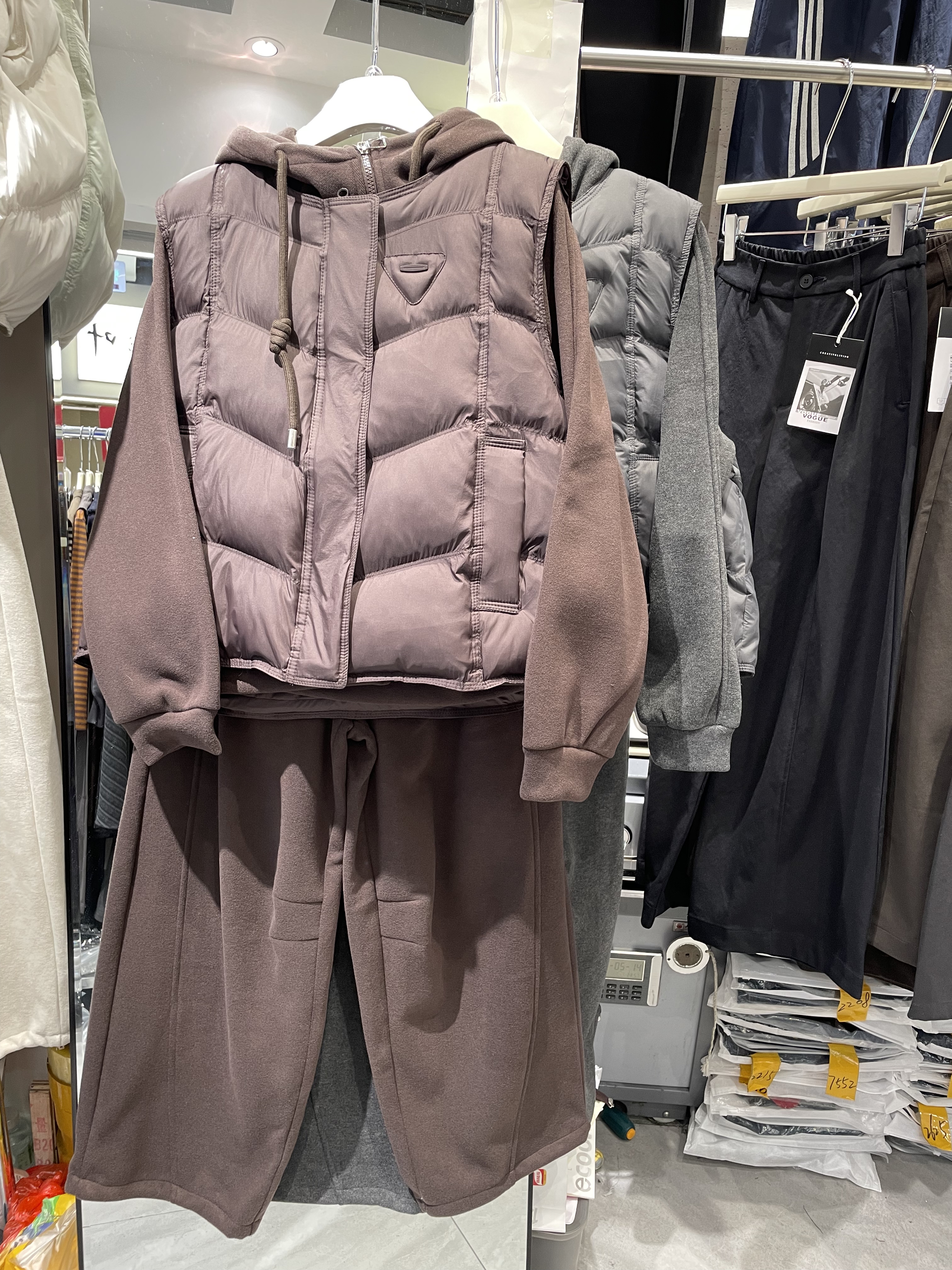 喆牌服饰9623冬加厚休闲连帽石墨烯棉马甲女宽松显瘦百搭三件套装