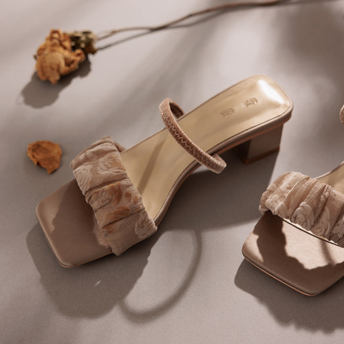 粗跟凉鞋原创新中式国风褶皱玫瑰