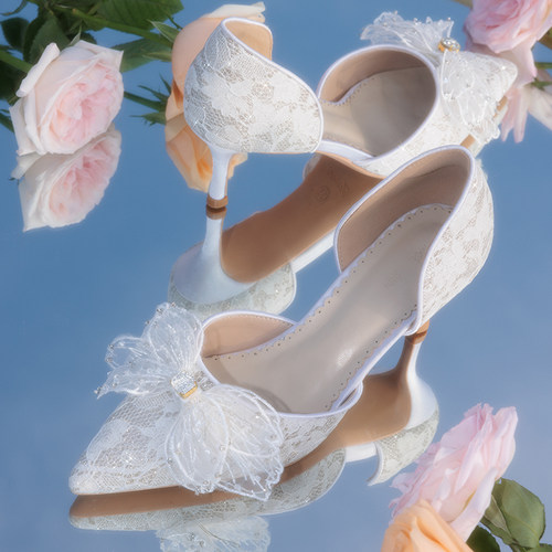薮椿尖头细高跟鞋蕾丝水钻蝴蝶结