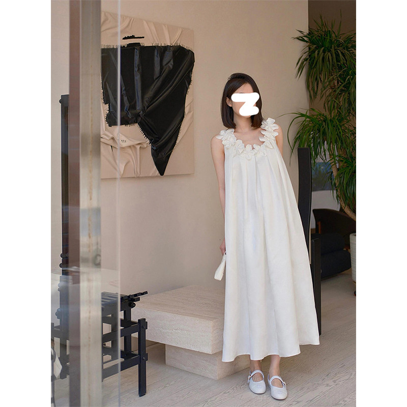 K2 ONLINESTORE 法式白色花朵装饰u领背心连衣裙女宽松休闲长裙子