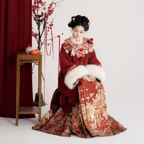 芷蘅间 繁华灼聘 红色绣花大衣汉服元素新中式婚服敬酒服拜年服女