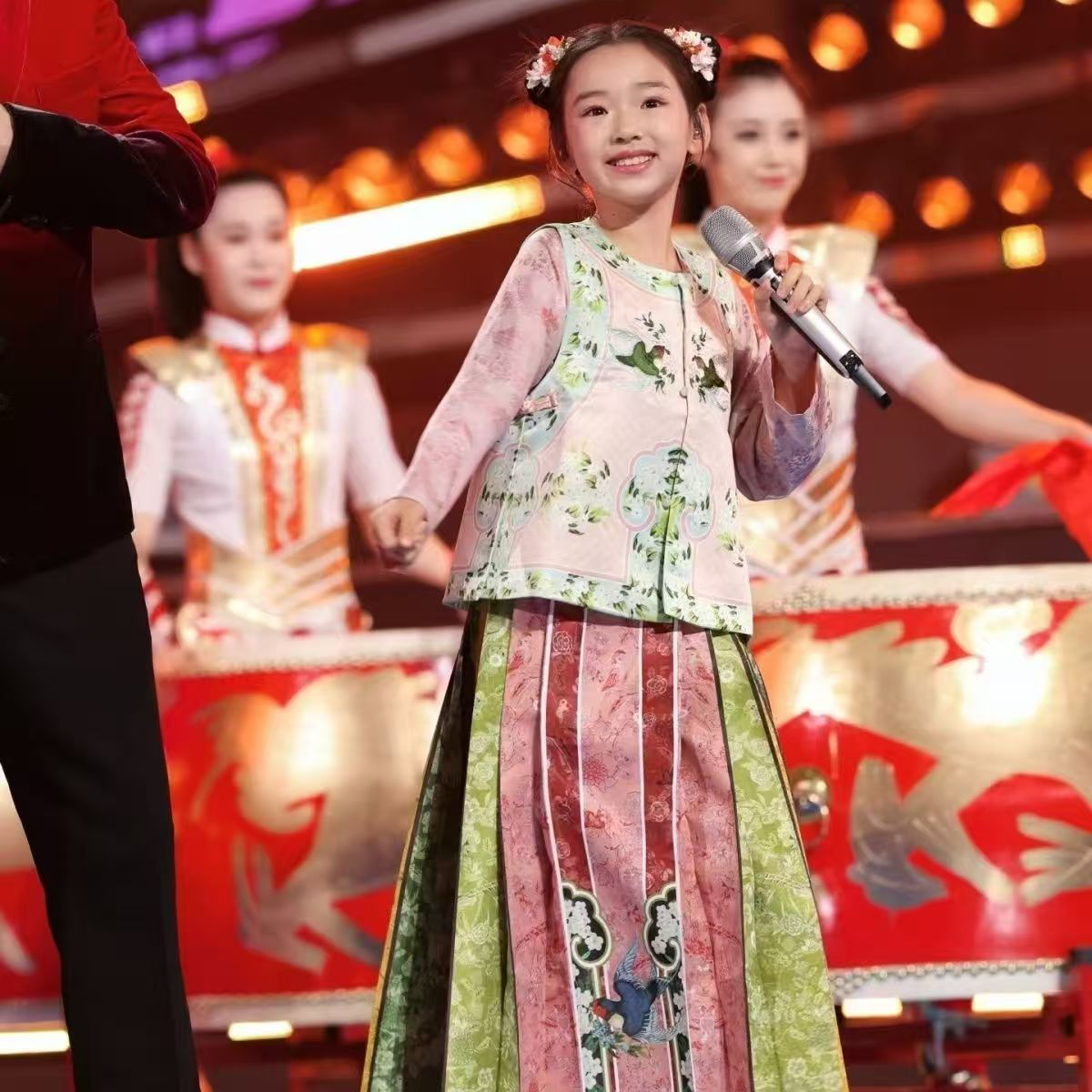 中大童新中式马面裙汉服儿童唐装马甲上衣裙子三件套小酒窝同款