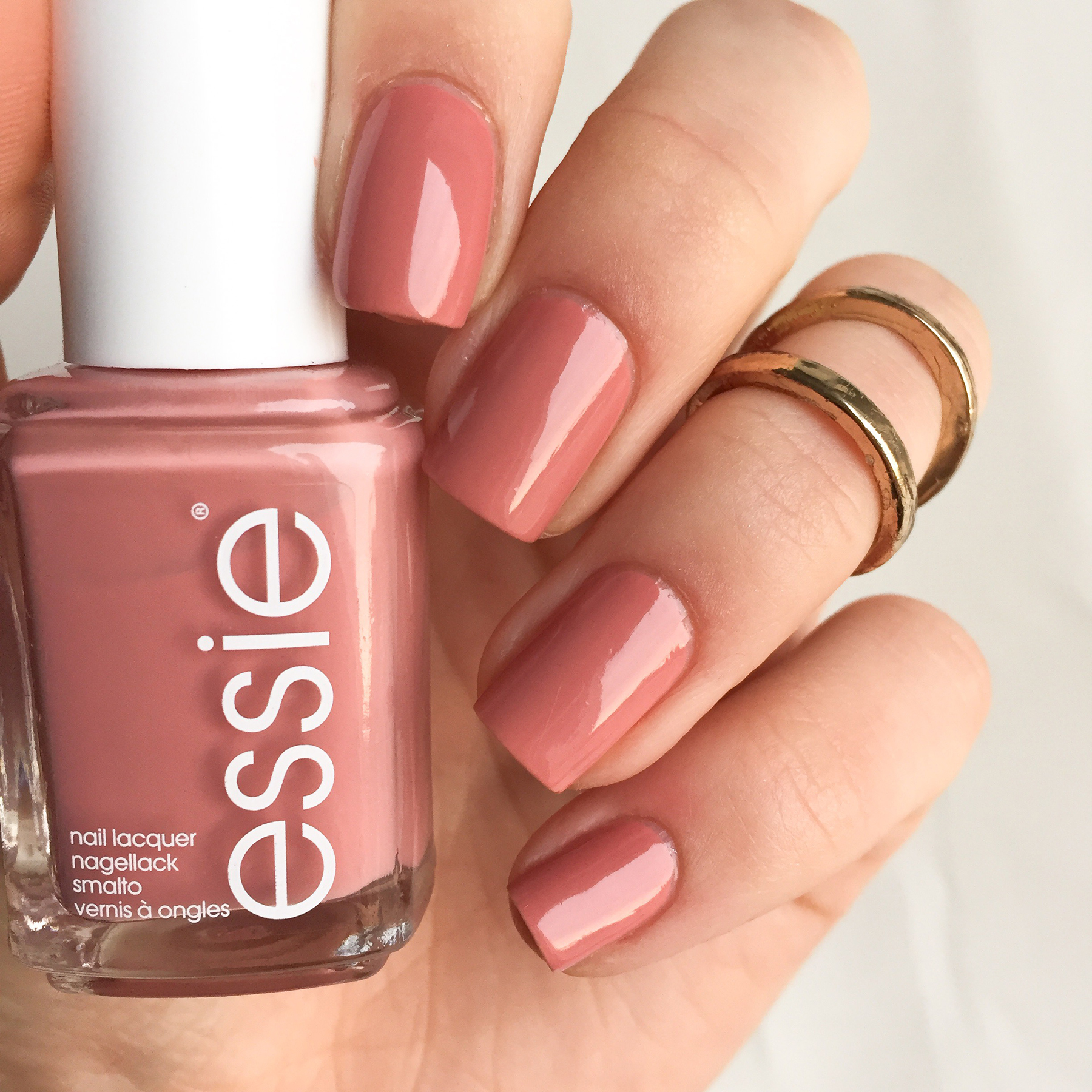 美国essie指甲油676鲑鱼粉裸粉色
