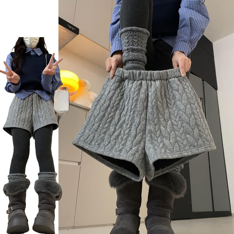 灰色慵懒风针织麻花纹三分裤女2026新款软糯舒适高腰宽松包臀短裤