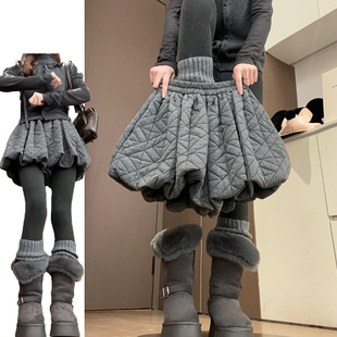 灰色松紧腰格纹花苞短裤女早春2026新款休闲百搭慵懒风防走光短裤