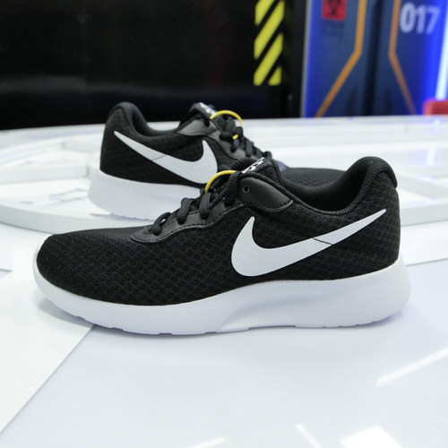 Nike女跑步鞋缓震舒适