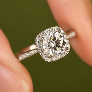 DR方糖钻戒女50分1克拉S925纯银莫桑石方包豪镶求结婚戒指送女友