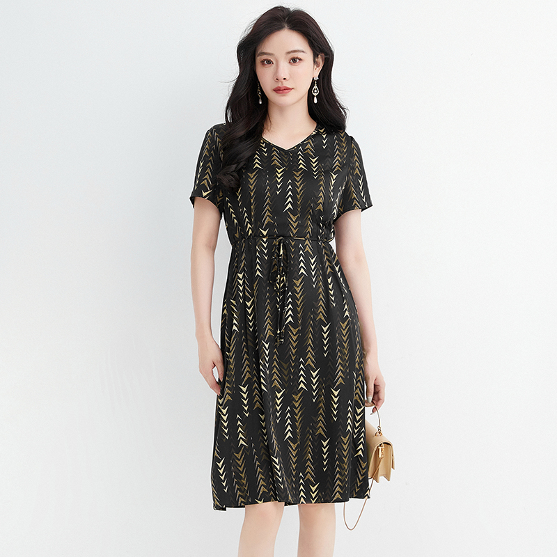 简洁轻奢感中裙连衣裙