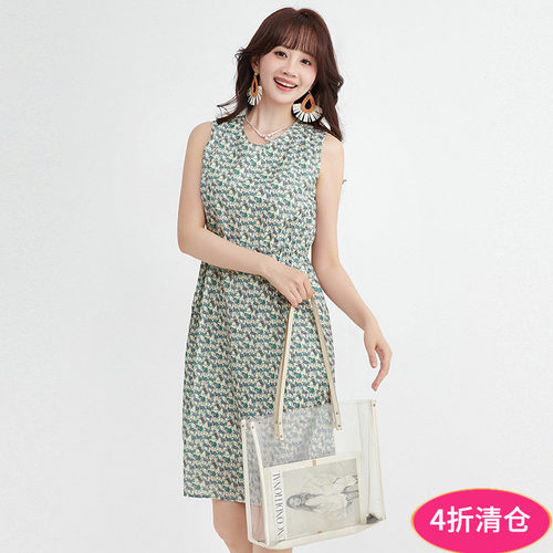 宽松碎花一粒扣连衣裙