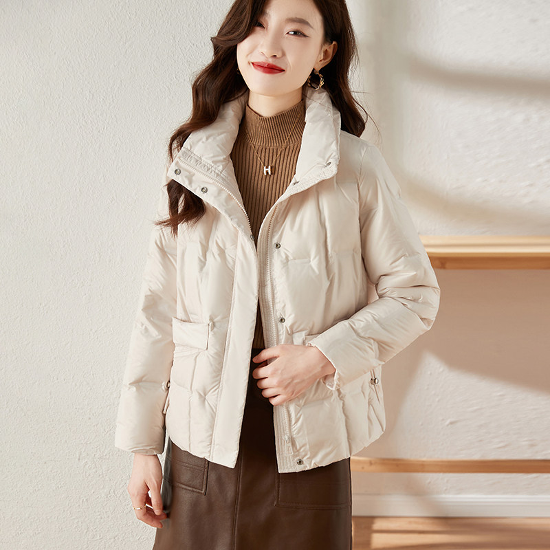 奥莱专柜品牌撤柜正品 HZ冬装新款 面包立领小个子白鸭绒羽绒服女