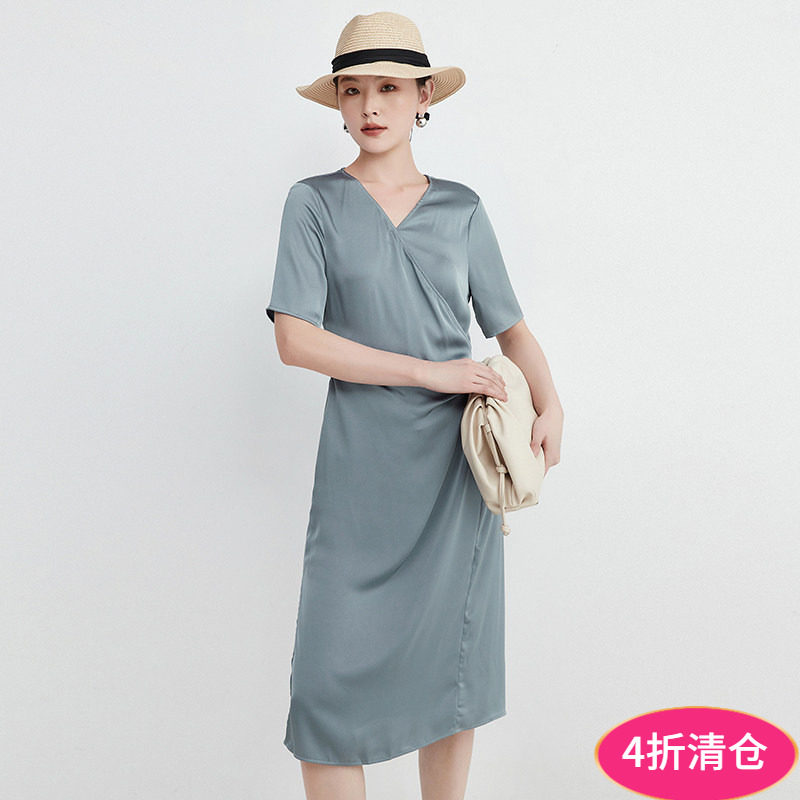 优雅气质缎面V领连衣裙