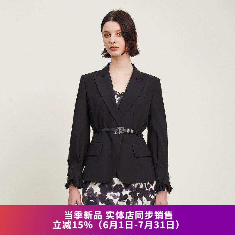 别致袖口薄款西装外套