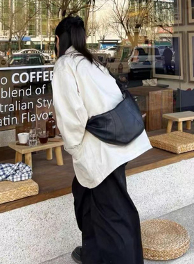 网红软皮包包牛角包女中号可颂斜挎包小众羊皮质感韩版休闲饺子包