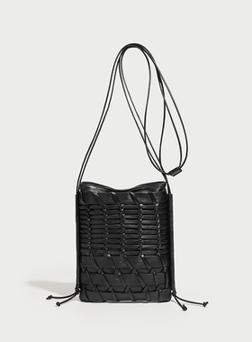 25夏季新款手工编织女包羊皮手机包小众设计镂空时尚潮单肩斜挎包