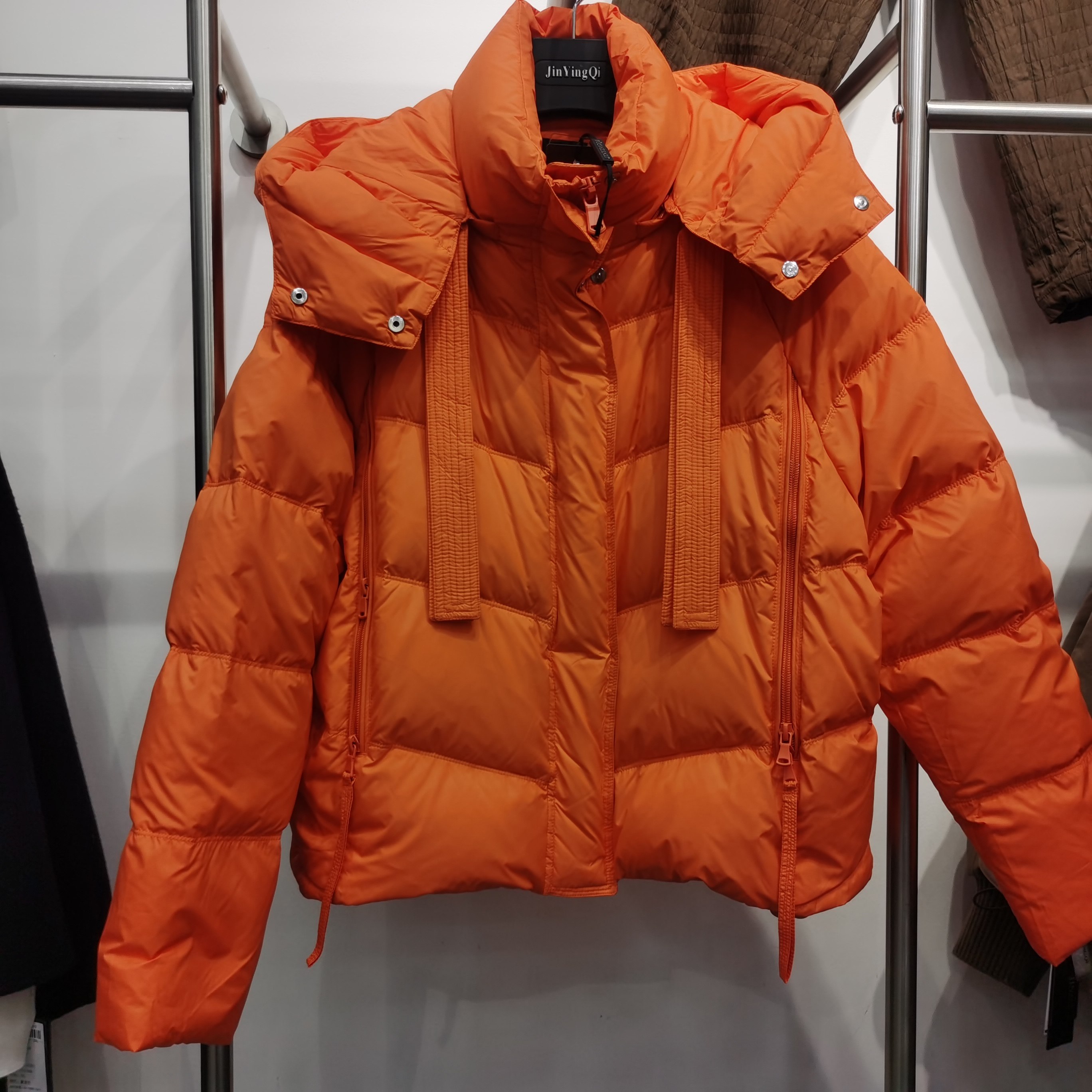 金影奇2026冬季新款85808大码羽绒服胖mm90白鸭绒 遮肉短款羽绒服
