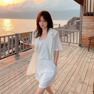 冷淡系高级感气质短袖上衣套装女2025夏季薄款休闲外套短裤两件套图片