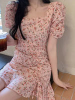 Sweet and spicy pink floral square-neck dress for women, a new summer style with a niche design. It has a slimming waist and a stylish short skirt thumbnail 4