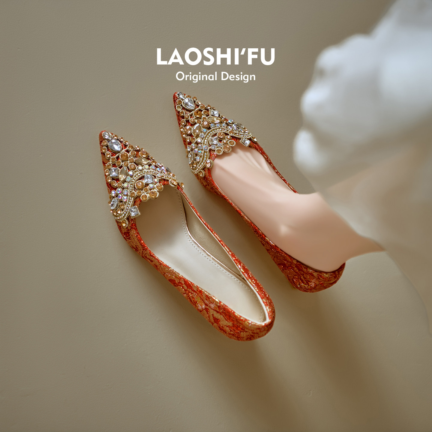 羊皮版~尖头水钻粗跟单鞋女2026新款不累脚高跟鞋秀禾婚鞋伴娘鞋