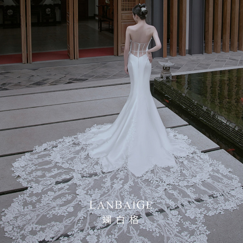 斓白格2024春季新款法式复古抹胸缎面蕾丝鱼尾裙修身显瘦婚纱高端