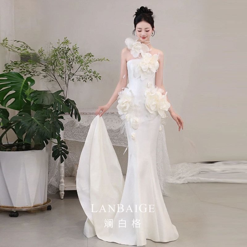 斓白格2025夏季新款甜美新娘花朵抹胸鱼尾轻婚纱缎面修身显瘦拖尾
