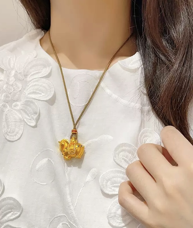 新款沙金生肖马吊坠项链女款轻奢小众高级感毛衣链百搭送女友礼物