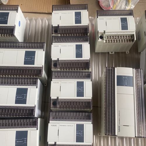 信捷XD5E-30T4-E，4只，新机成色，实拍图。双以太网(议价）