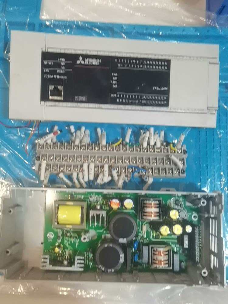 拆机三菱PLC主板+电源板+外壳+端子没有中板型号