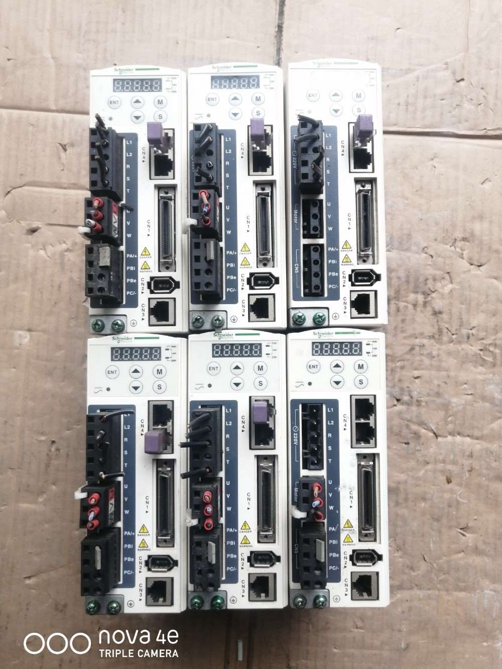 施耐德400W伺服驱动器LXM23AU04M3X二手拆机,实