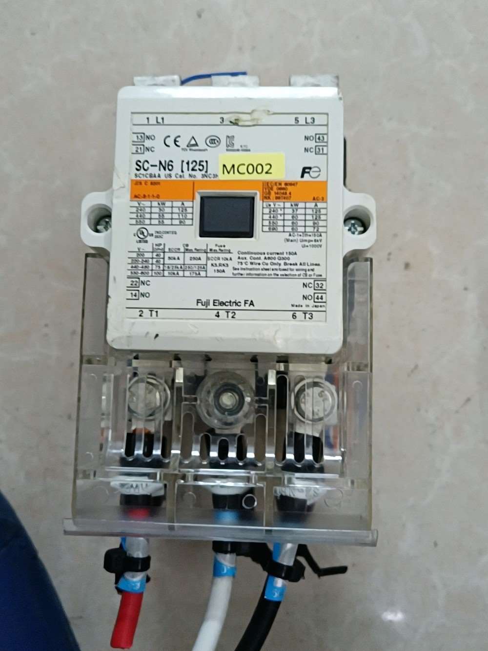拆机富士交流接触器SC-N6一个,成色如图少少碰撞功