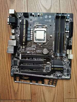 拆机技嘉B85+i54590处理器板U功能正常另外