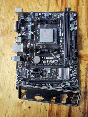 拆机技嘉F2A58M-S1+A85500四核CPU带