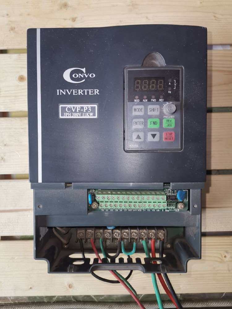 康沃变频器成色不错功能包好11KW少后盖其它都完