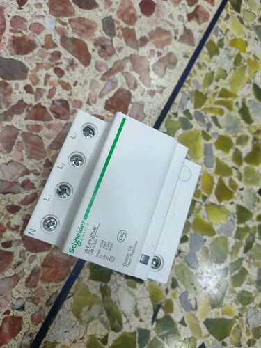 施耐德防雷浪涌保护器4P40KA拆机二手