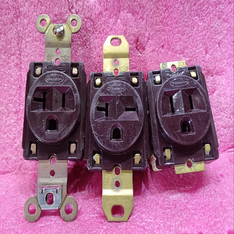 二手拆机荷宝美标插座,铜耳十字锣丝,20A125Ⅴ大(询价)