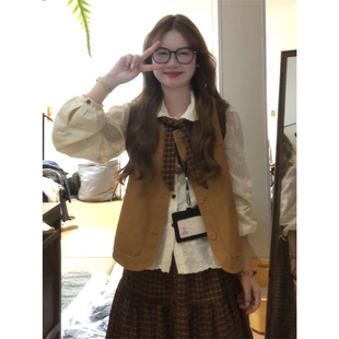 女 杏色衬衫 高级感穿搭一整套甜美小个子格纹半身裙 卡其背心马甲