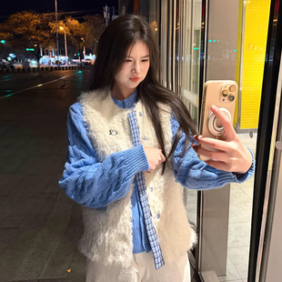 小众白色羊羔毛毛叠穿马甲女款2026新款冬季蓝色针织毛衣两件套装
