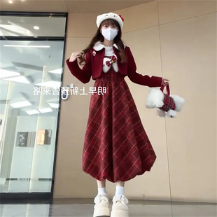 2026春季休闲三件套装格纹花苞蝴蝶结连衣裙搭配白色内搭短款外套