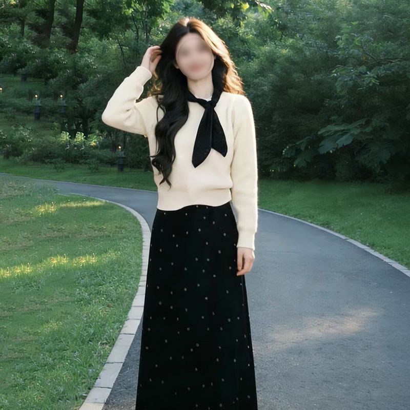 针织毛衣上衣+波点半身裙