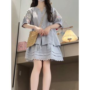穿搭一整套学院风甜美时尚 搭配高腰半身裙女 刺绣绑带短袖 衬衫