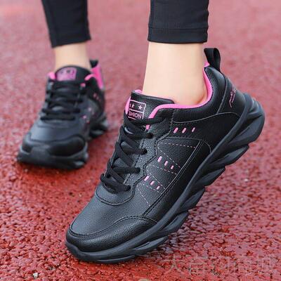 正品春秋女鞋204新款妈鞋年中休2闲跑步运动鞋皮面防水旅游鞋妈波